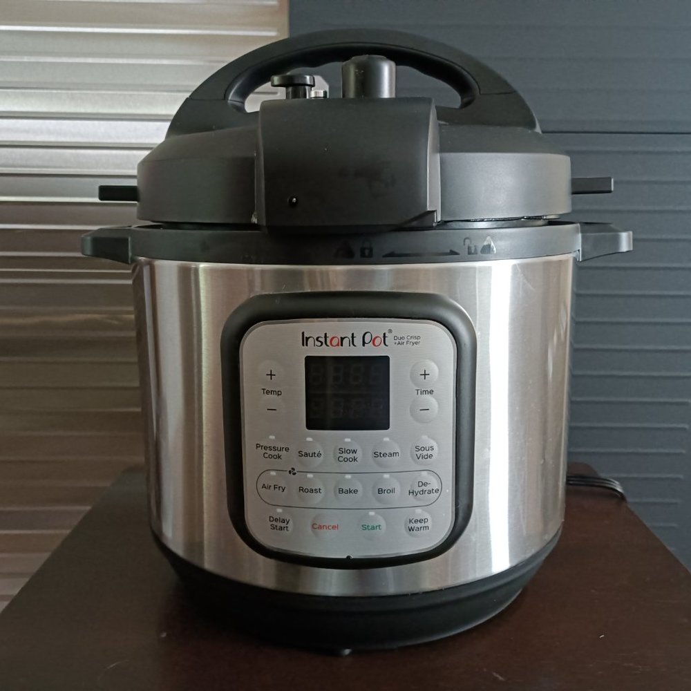 Instant Pot Aura 10-in-1 Multicooker Slow Cooker, 10 One-Touch Programs, 6 Qt, S